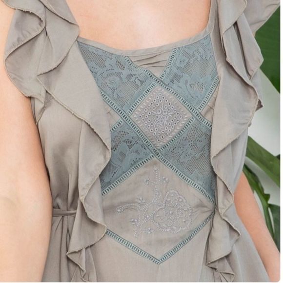 NEW Ryu Ruffles and Lace Top - Picture 4 of 8